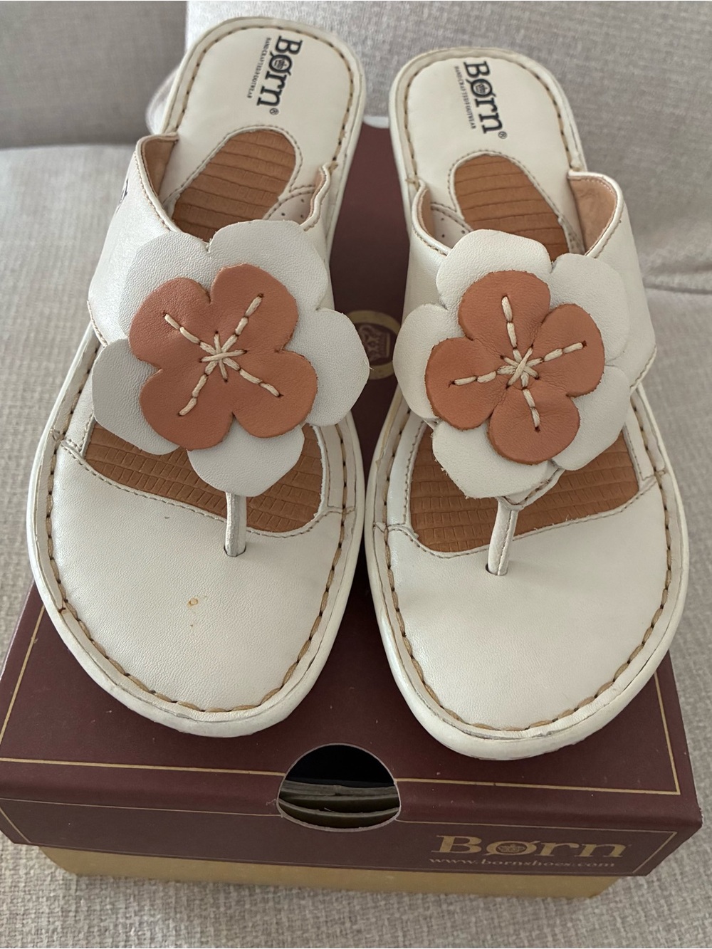 Born White Leather Floral Thong Sandals with Tan Flower Accent
